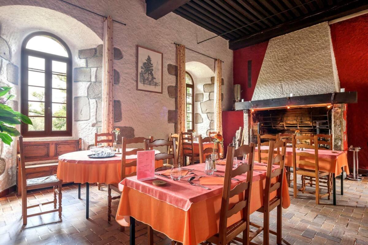 Отель Domaine Le Prieure Chaumont-le-Bourg Экстерьер фото