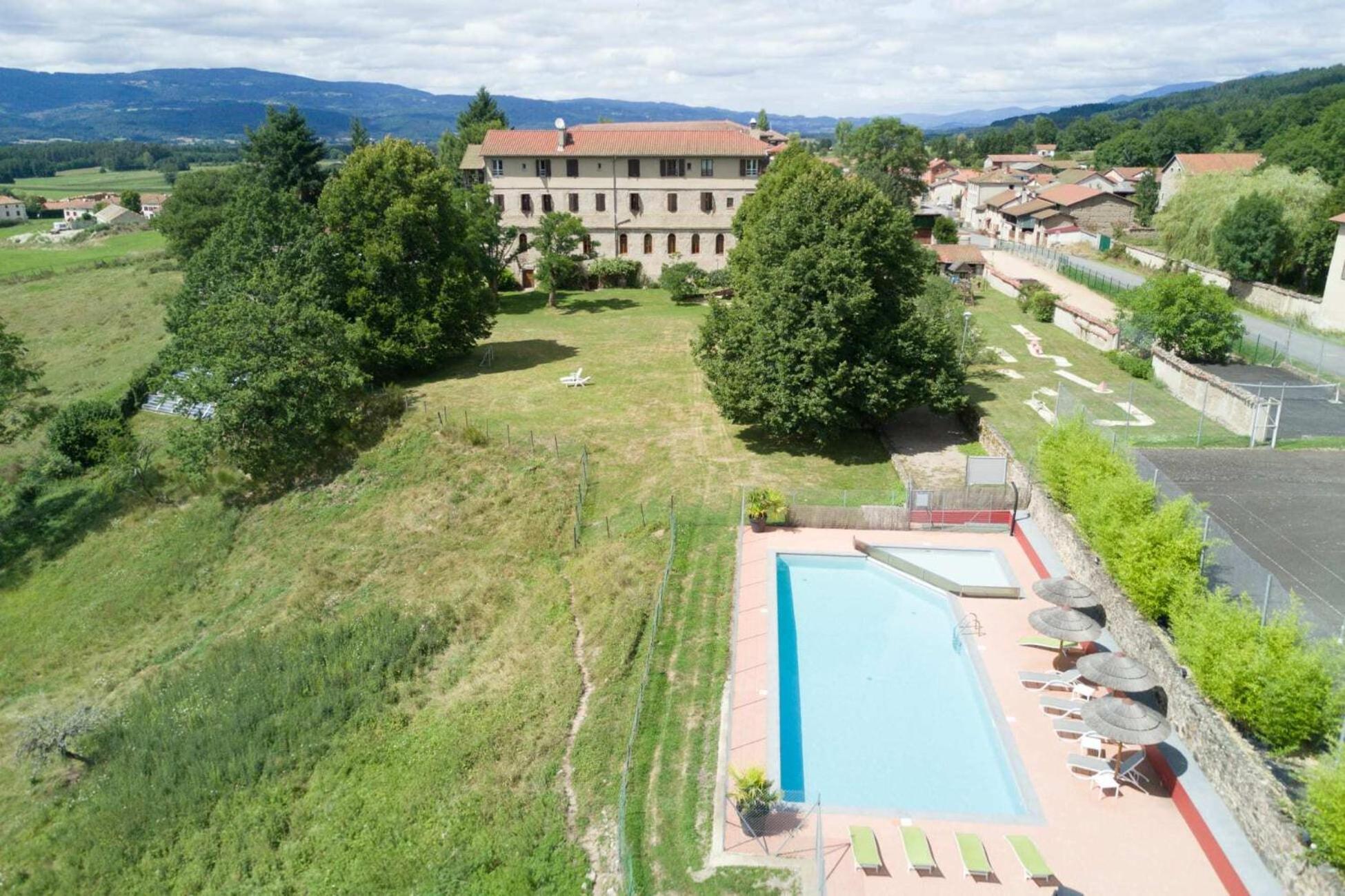 Отель Domaine Le Prieure Chaumont-le-Bourg Экстерьер фото
