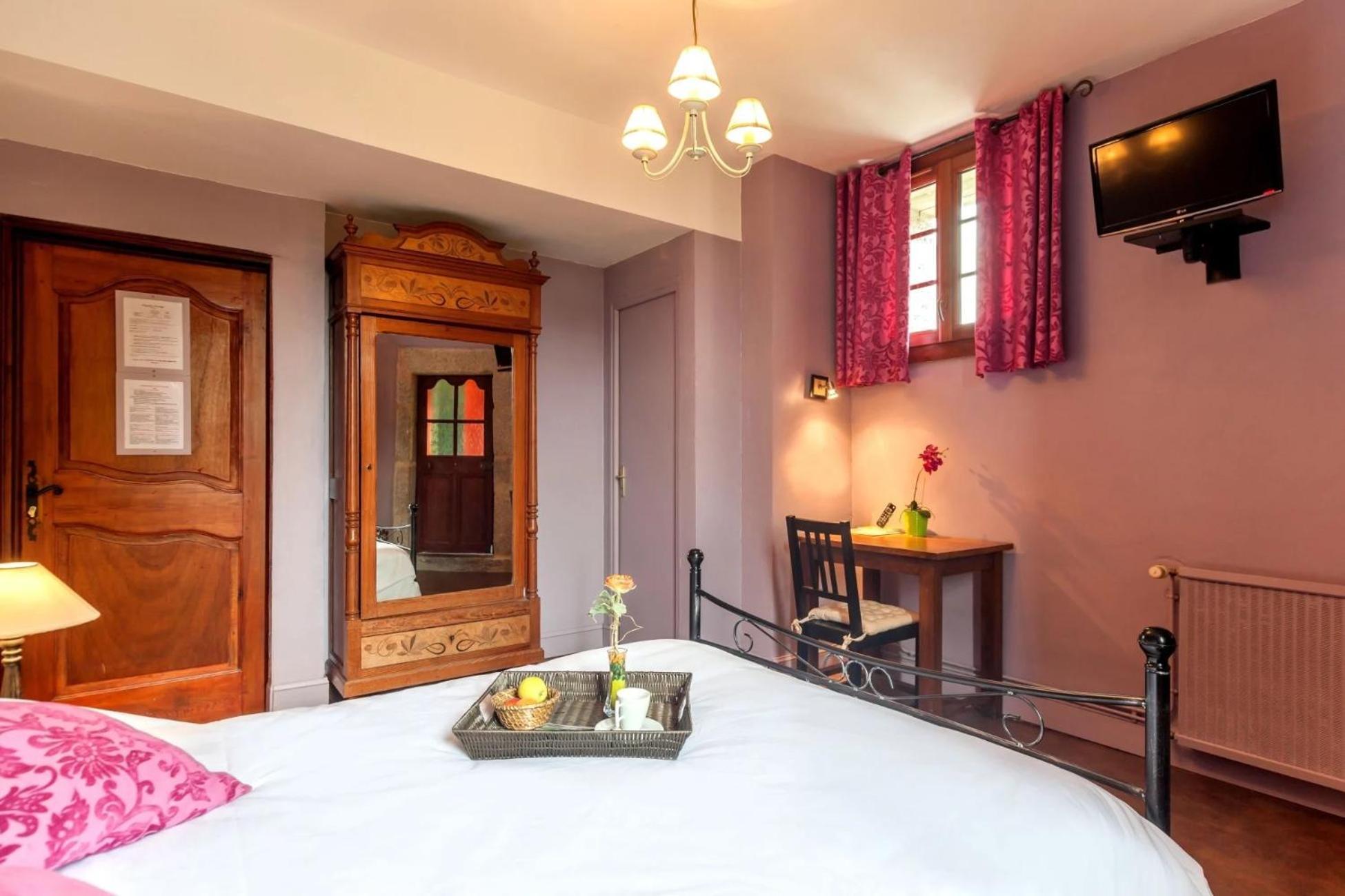 Отель Domaine Le Prieure Chaumont-le-Bourg Номер фото