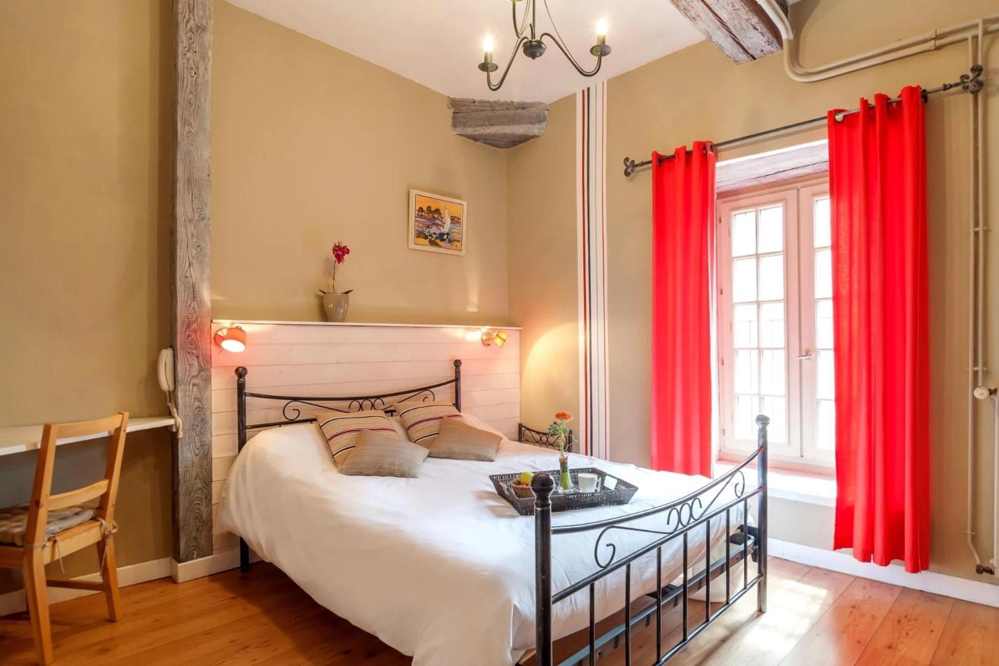 Отель Domaine Le Prieure Chaumont-le-Bourg Номер фото