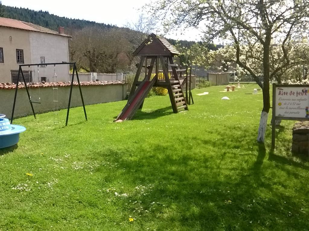 Отель Domaine Le Prieure Chaumont-le-Bourg Экстерьер фото