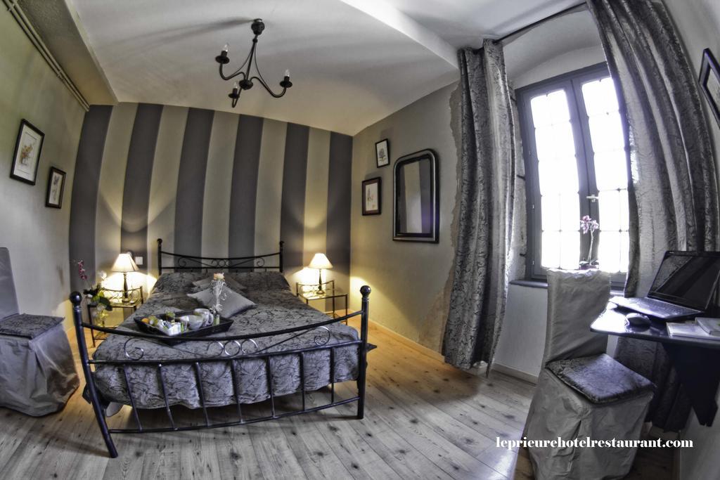 Отель Domaine Le Prieure Chaumont-le-Bourg Экстерьер фото