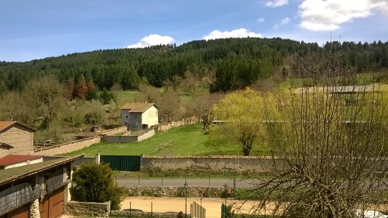 Отель Domaine Le Prieure Chaumont-le-Bourg Экстерьер фото